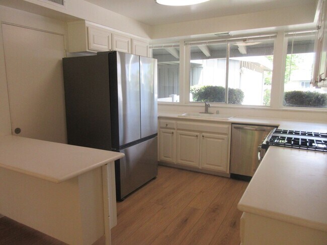 Building Photo - Book your appointment today for this cozy ...