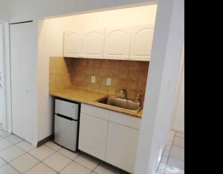 Building Photo - 720 NE 11th Ave