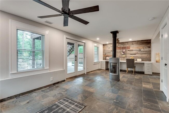 Building Photo - 953 Gilbert St SE