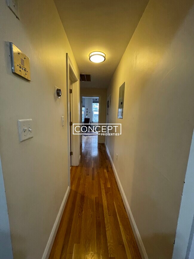 Building Photo - 1027 Tremont St