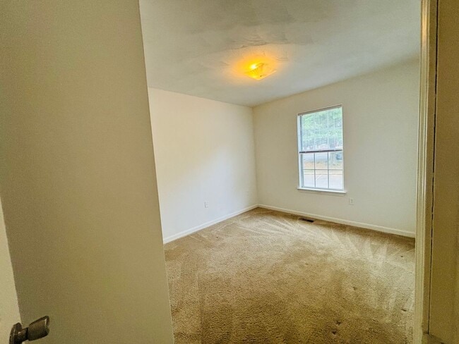 Building Photo - 850 Patrick Henry Dr