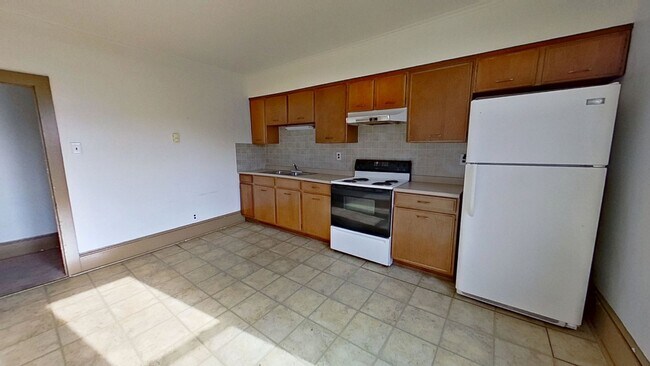 Building Photo - Spacious 2 Bedroom Apartment