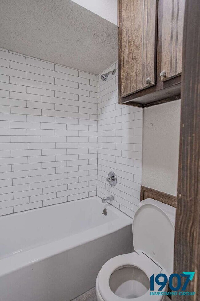 Building Photo - Charming Brick Home with Modern Updates and Large Backyard in Moore!