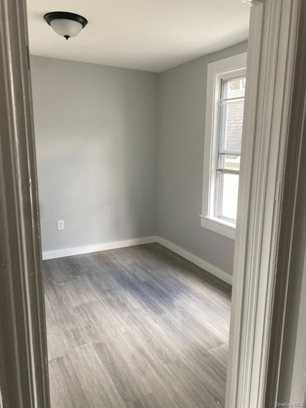 Building Photo - 14 Glass St