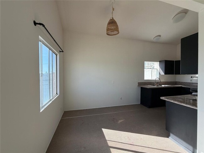 Building Photo - 911 N Beaudry Ave