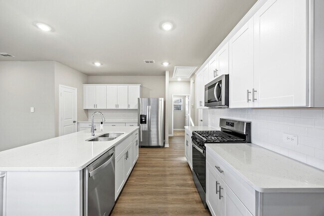 Building Photo - 607 Clover Crk Dr