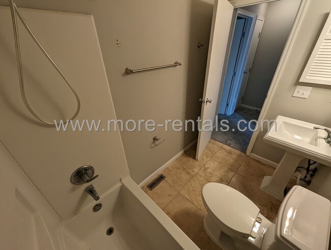 Building Photo - Remodeled condo in Hilliard Schools