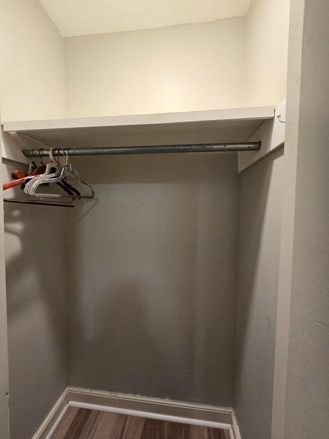 Building Photo - 2370 Wedgefield Rd