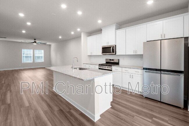 Building Photo - 4472 Millennium Ave