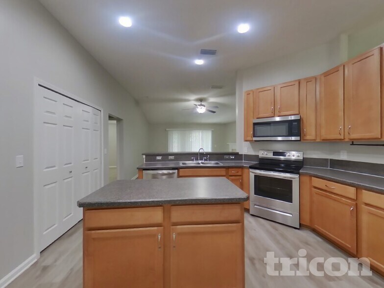 Building Photo - 87535 Creekside Dr