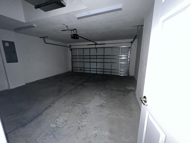 Building Photo - 9 Maple Ln