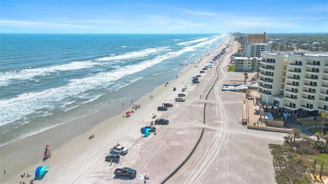 Building Photo - 701 E 3rd Ave