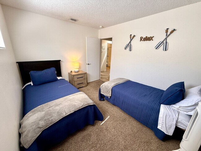 Building Photo - Charming 3BR Home w/ River Views, Open Floor Plan & Island Kitchen- Available Now!