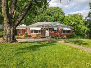 Building Photo - **UPDATED 3-BEDROOM DUPLEX WITH ATTACHED G...