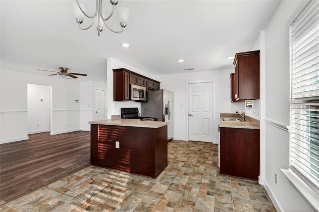 Building Photo - 704 E Sycamore St