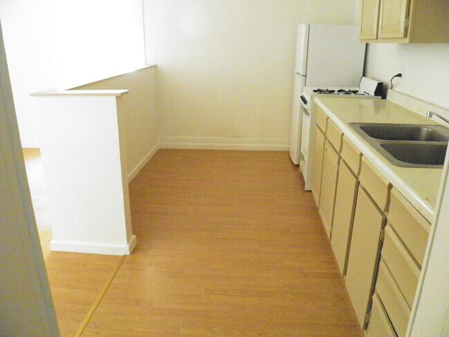 Kitchen 2 - 1304 W Kiowa St