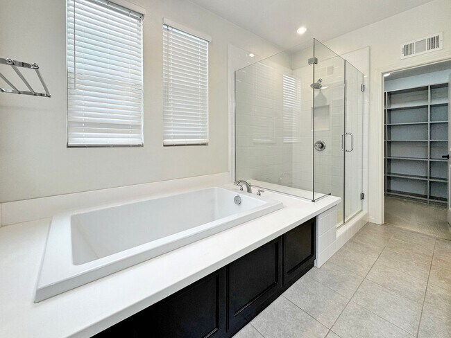 Building Photo - Beautiful 3B/2.5BA Townhome in 4S Ranch!