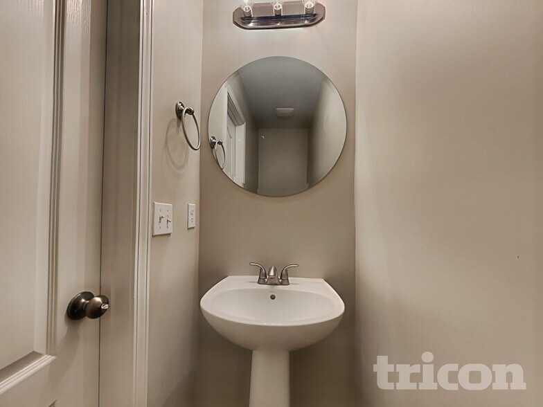 Building Photo - 4600 Montelena Dr