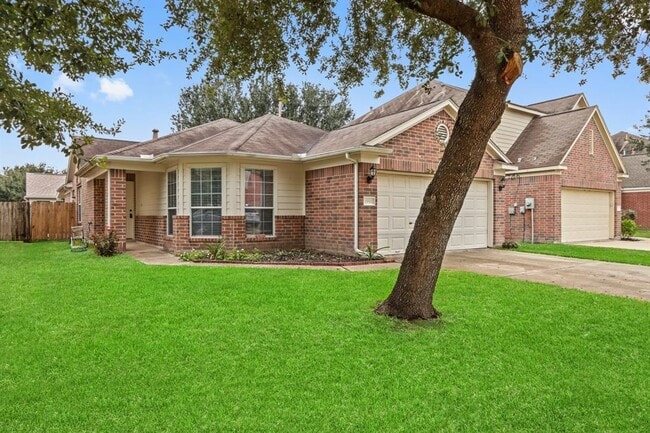 Building Photo - 15511 Fir Woods Ln