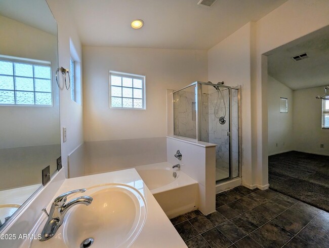 Building Photo - 3848 E Pollack St