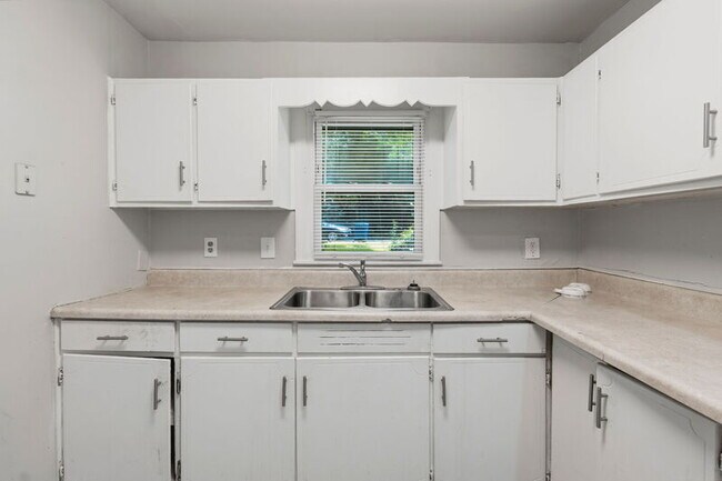 Building Photo - 178 Meador Way SE