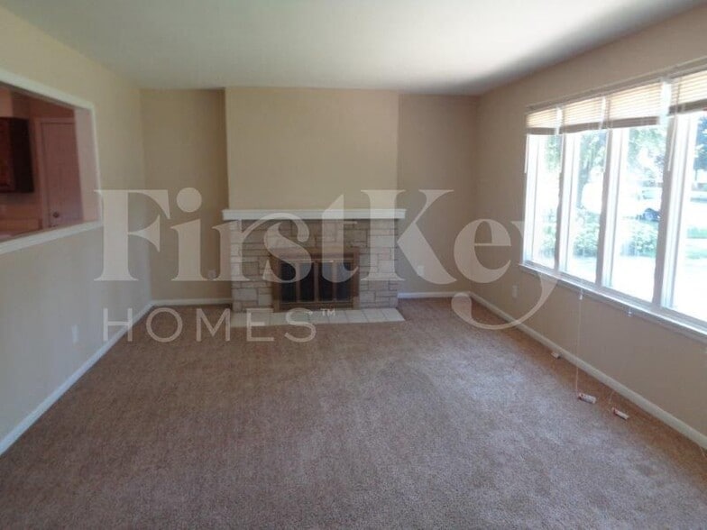 Building Photo - 501 Harmony Dr