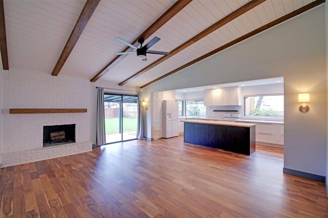 Building Photo - 11813 Highland Oaks Trail