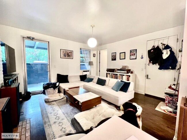 Building Photo - 3 bedroom in Brooklyn NY 11222