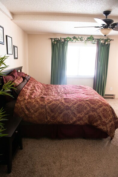 Building Photo - 534 E 7th Ave