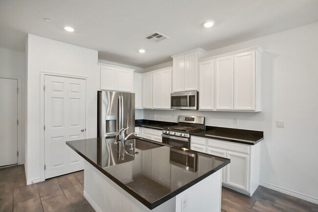 Building Photo - 3 Bed Townhome At Las Vegas Blv and St. Rose Pkwy