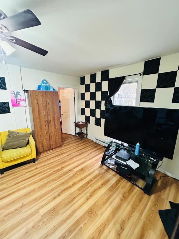 Building Photo - 26-28 Franklindale Ave