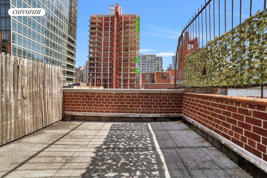 Building Photo - 312 E 85th St