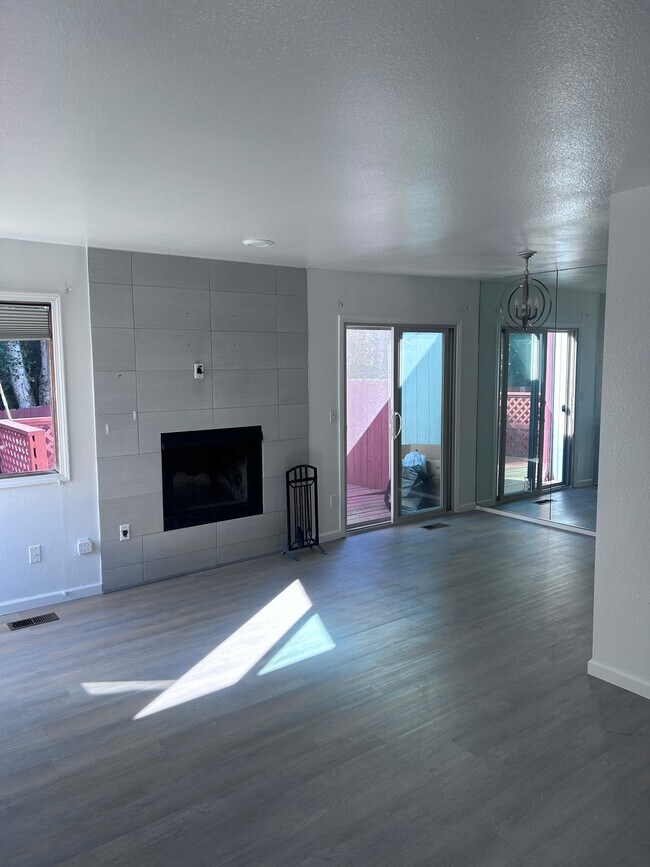 Building Photo - 2940 Sunspot Cir