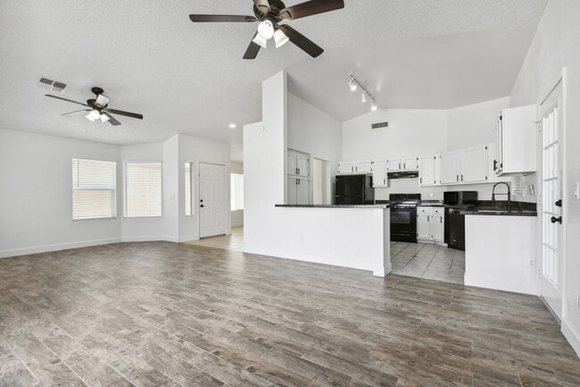 Building Photo - 7420 W Greer Ave