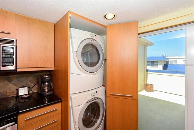 Building Photo - 3804 Gulf of Mexico Dr