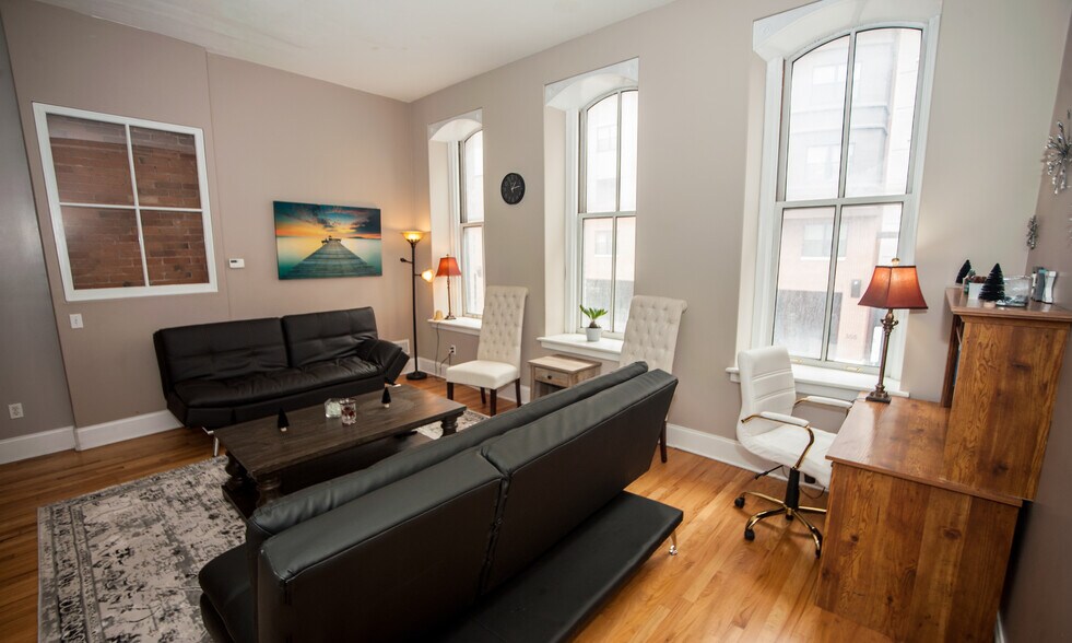 Building Photo - 317 W Fayette St
