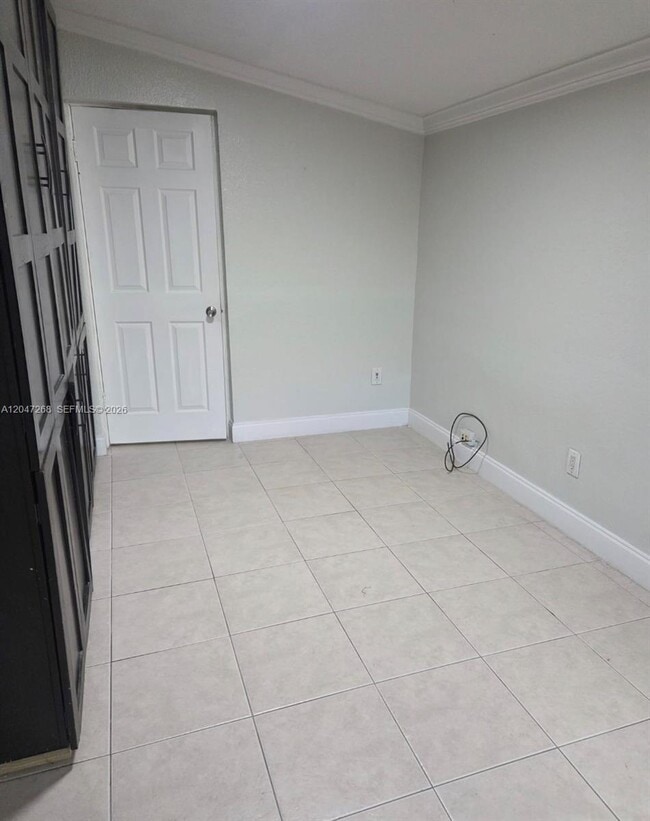Building Photo - 6118 Royal Palm Blvd