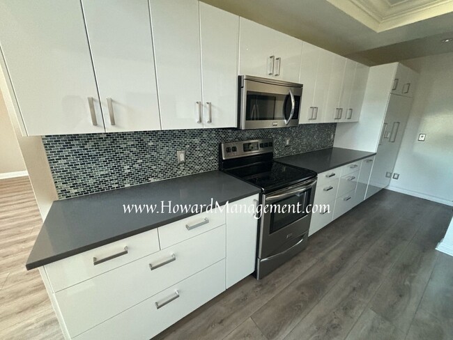 Building Photo - 2 Bed, 2 Bath Condo + Loft in a Cozy locat...