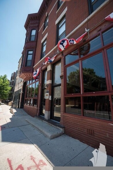 Building Photo - 3358 N Sheffield Ave