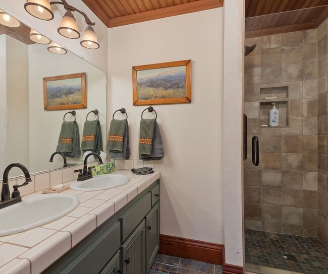 Building Photo - 91 St Moritz Rd