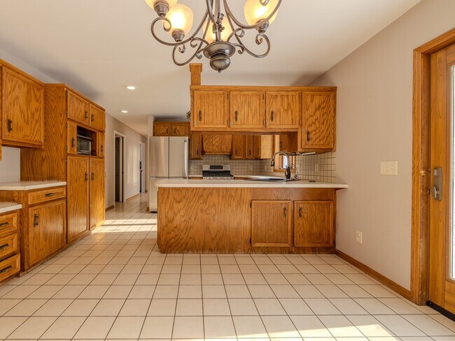 Building Photo - 2630 Glencairin Dr NW