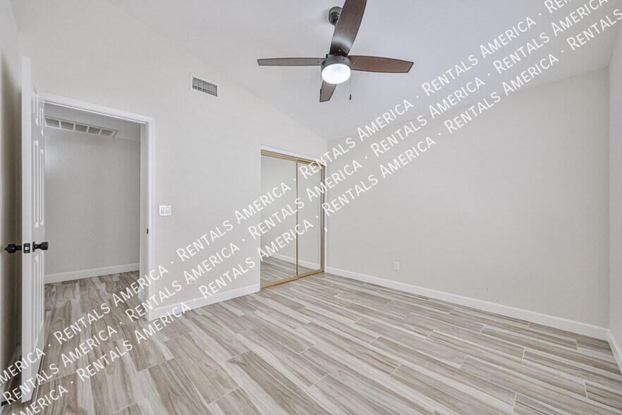 Building Photo - 3802 N Wintergreen Way