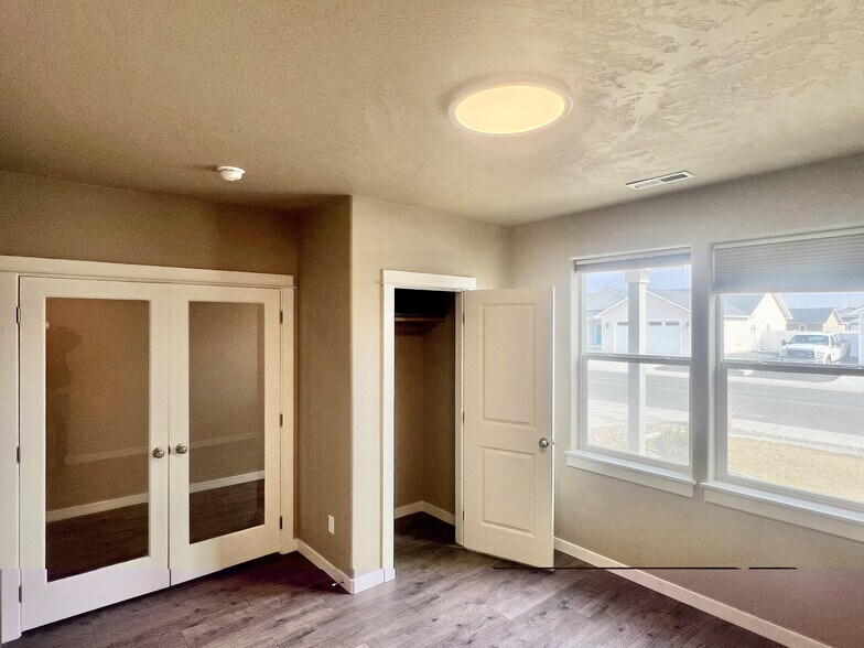 Building Photo - 2395 Chelan St