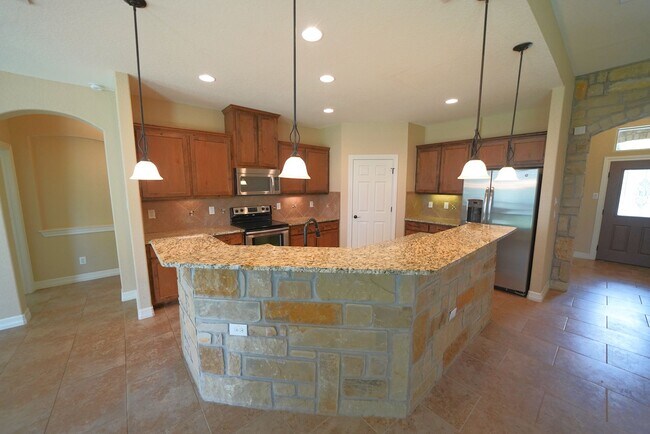 Building Photo - Beautiful Selma Living. Realtor Commission: $500