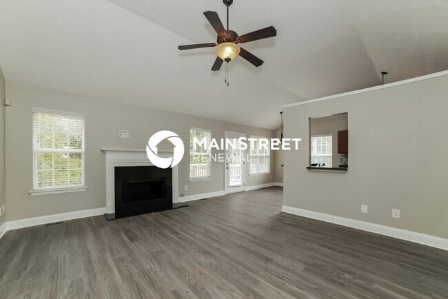 Building Photo - 5 Bedroom Pet-Friendly Home in Douglasville, GA with Main Street Renewal