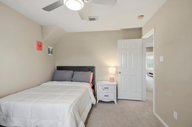 Building Photo - 25450 Barmby Dr