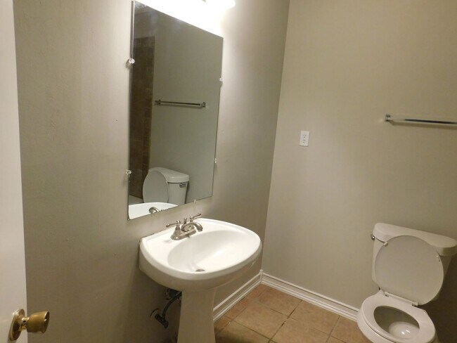 Building Photo - 6510 Heather Rd