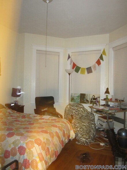 Building Photo - 463 Park Dr