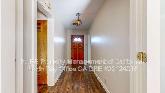 Building Photo - 1827 Creekside Rd