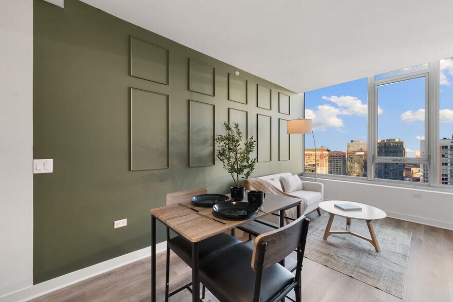 Building Photo - 720 S Wells St